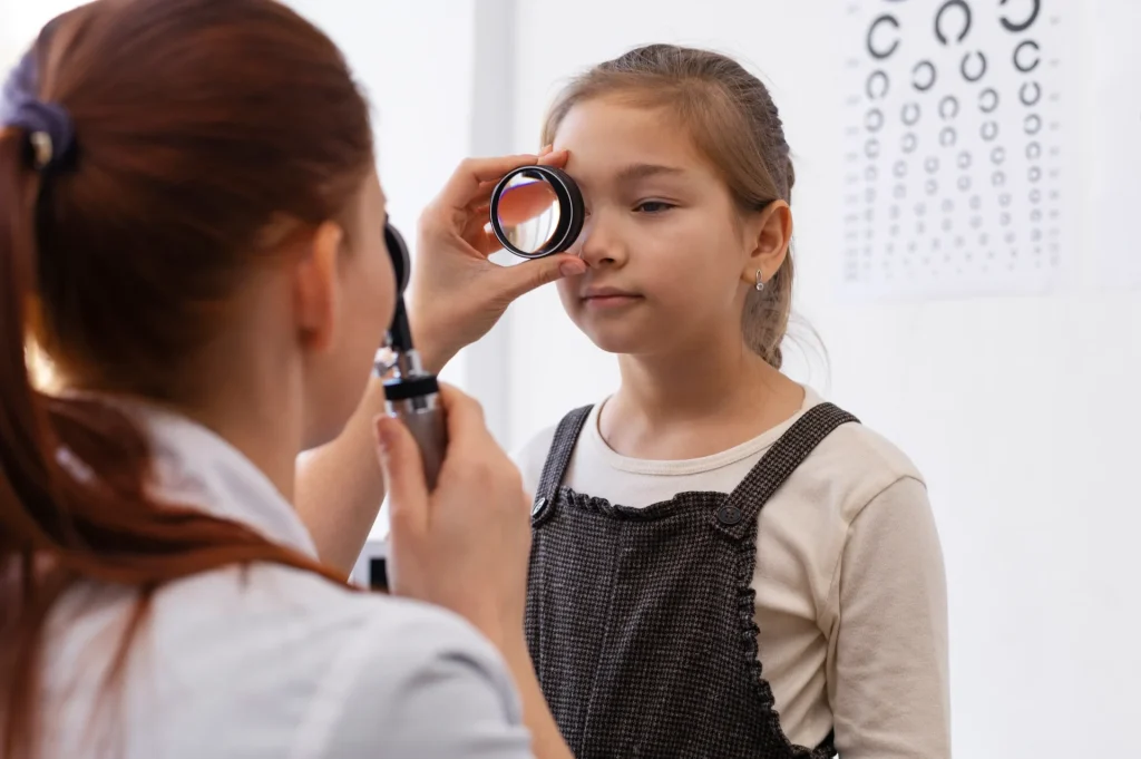 Paciente Niños Oftalomogo Oftalmopediatría